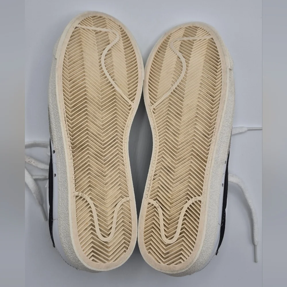 Nike Men's White and Gray Sneakers